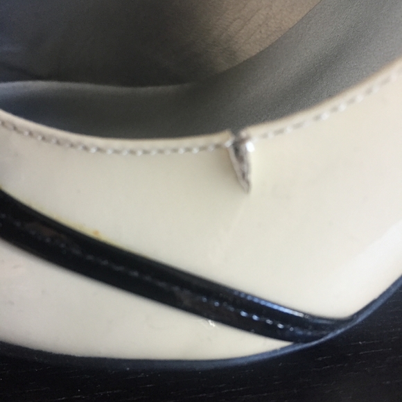 Guess Parent Leather Pumps - Picture 4 of 5